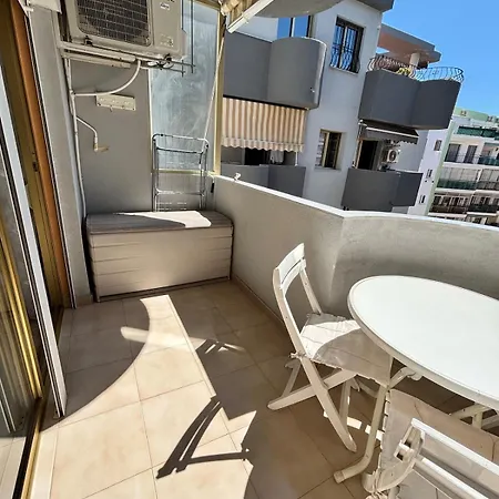 Apartmento Helena - 3 Minutos Desde La Playa شقة كاليبي
